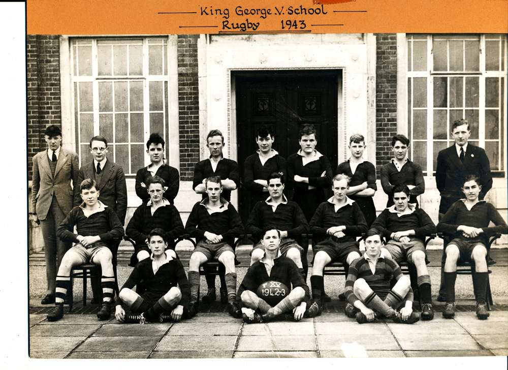 1st XV 1942 to 1943.jpg