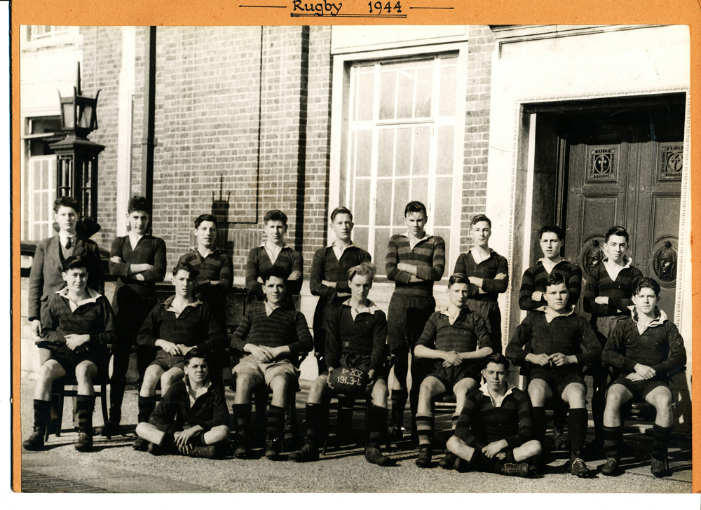 1st XV 1943 to 1944.jpg